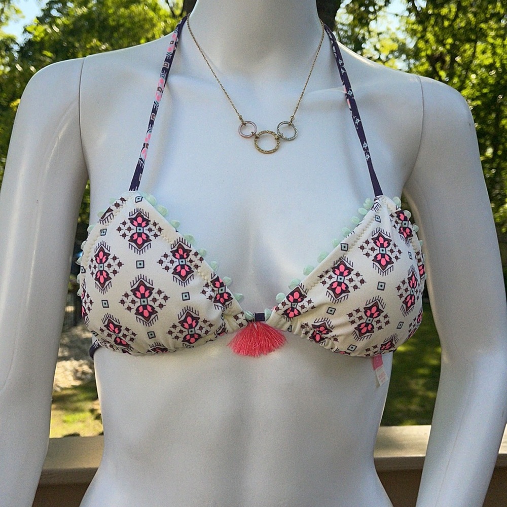 Victoria’s Secret padded bikini top size extra small.